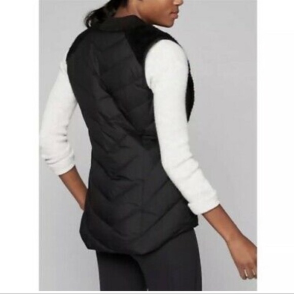 💗 EUC Athleta Vest conscious down alternative - SIZE SMALL - Picture 2 of 7